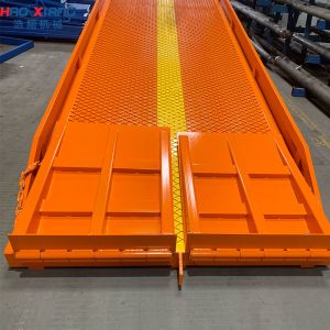 Pneumatic Tire 12T Folding Ramp For Efficient Loading At Distribution Centers