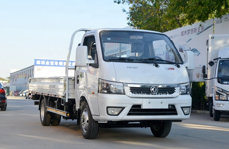 4x2 Single Row Light Truck with Automatic Transmission and 3700X1700/1830X355 mm Cargo Box