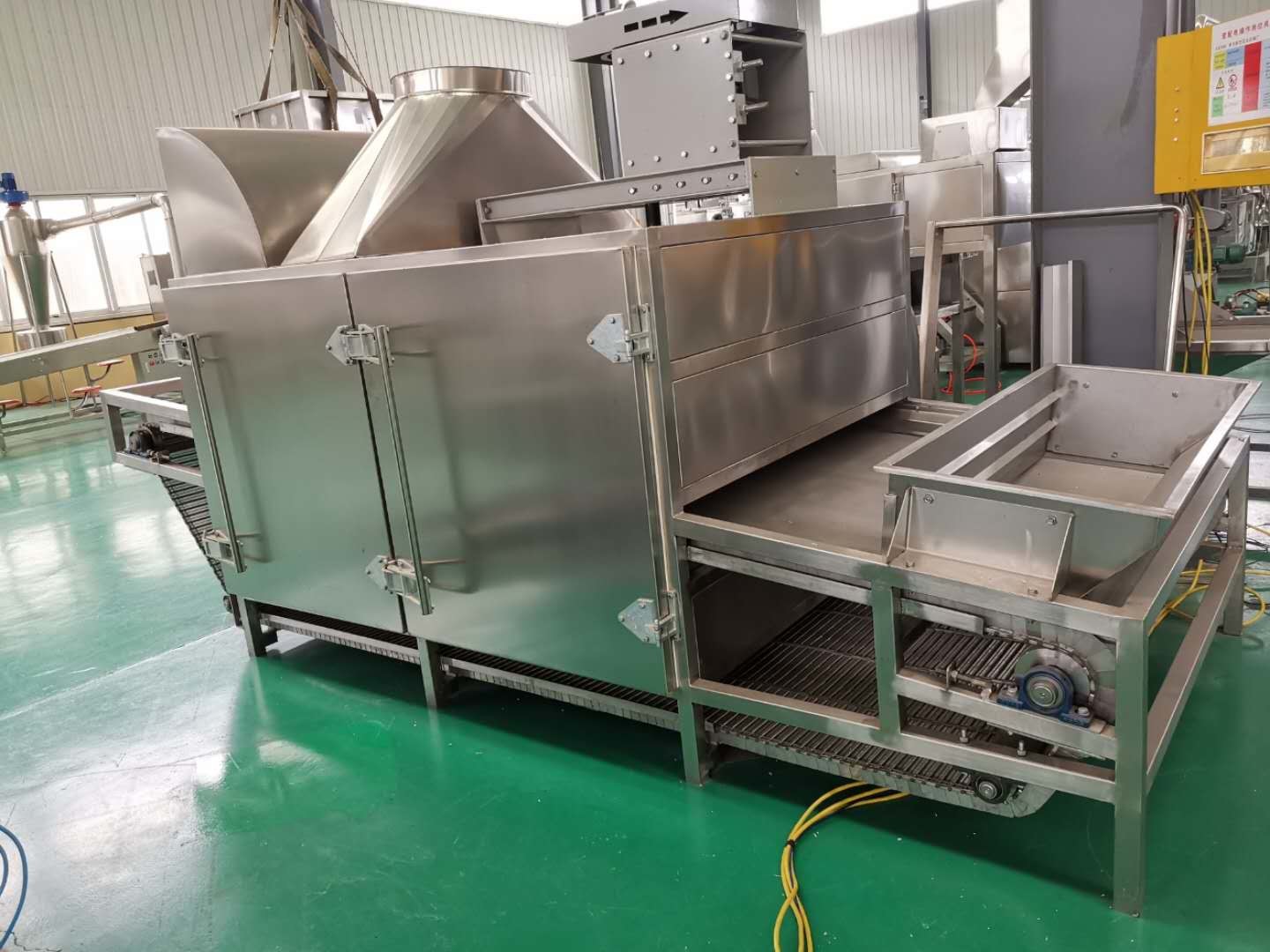 China Metal Continuous 6kw 1000kg/H Sesame Seed Roaster factory