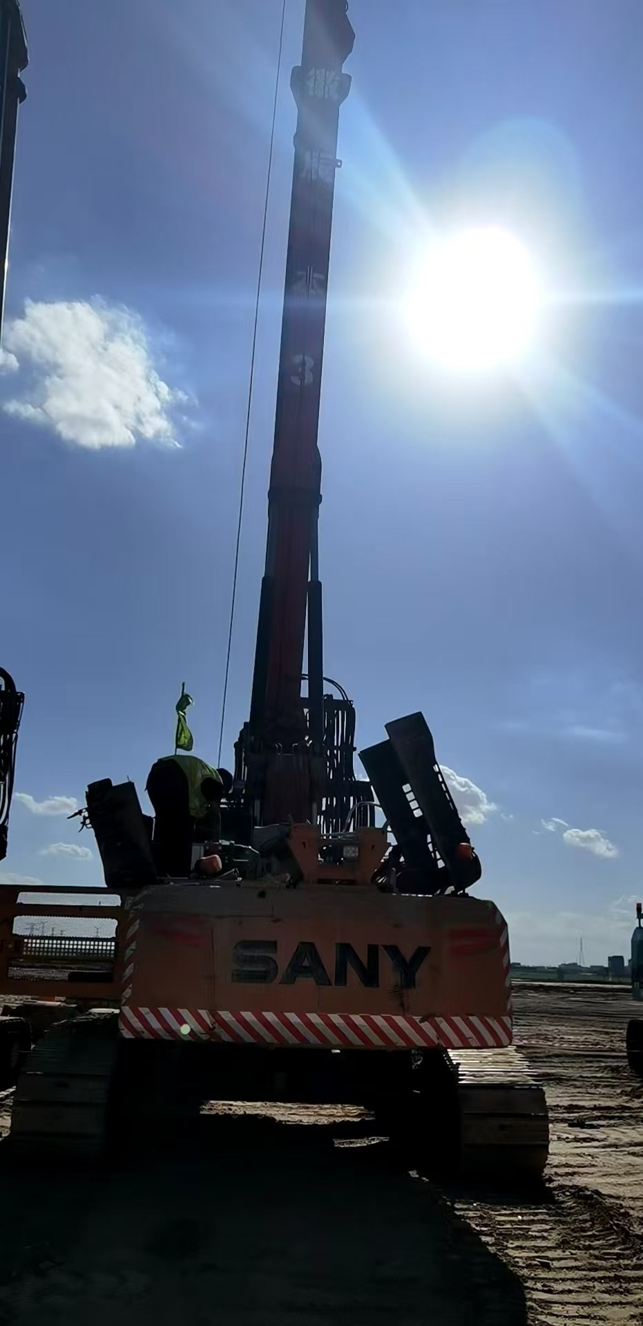 SANY rotary drilling machine (SR155) adopts machine lock rod, please call if necessary