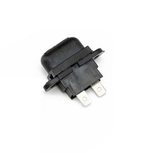 China ATU Panel Mount Blade Fuse Holder Plug In 32V 12.4mm Thickness With Cap factory