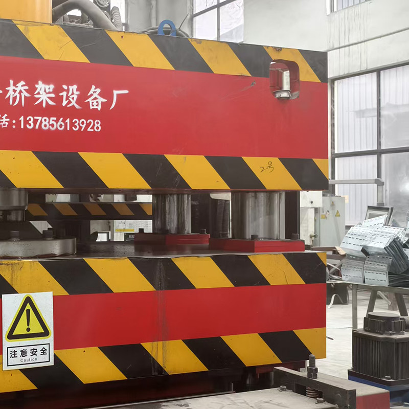 Molded Cable Tray Manufacturing Machine Customized with Three Beams And Four Columns Layout Form