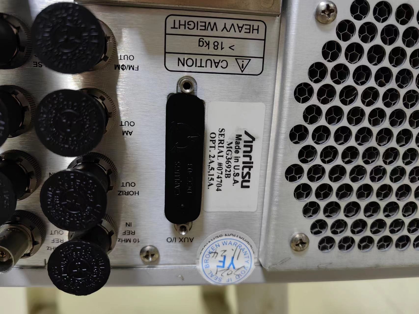Used 20 GHz Anritsu MG3692B Microwave Signal Generator 85-264 Vac 250 VA