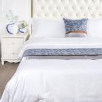 Polyester Jacquard Hotel King Size Bed Runner With Cushion Covers