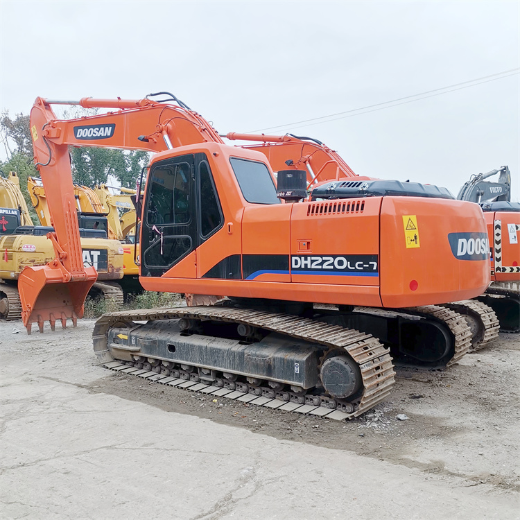 Original Hydraulic Cylinder 22 Ton Doosan Excavator DH220-7 in Good Condition in 2017