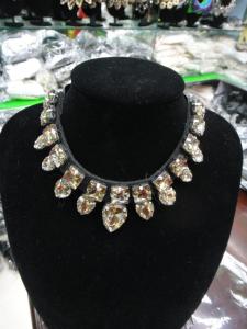 China Decorative Dance Wear Accessories Leaf Shape Shiny Rhinestone Bib Necklace factory