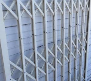 China High safety Aluminium Burglar Trellis door made of high strength aluminium profiles and Slam dead lock and wheels factory