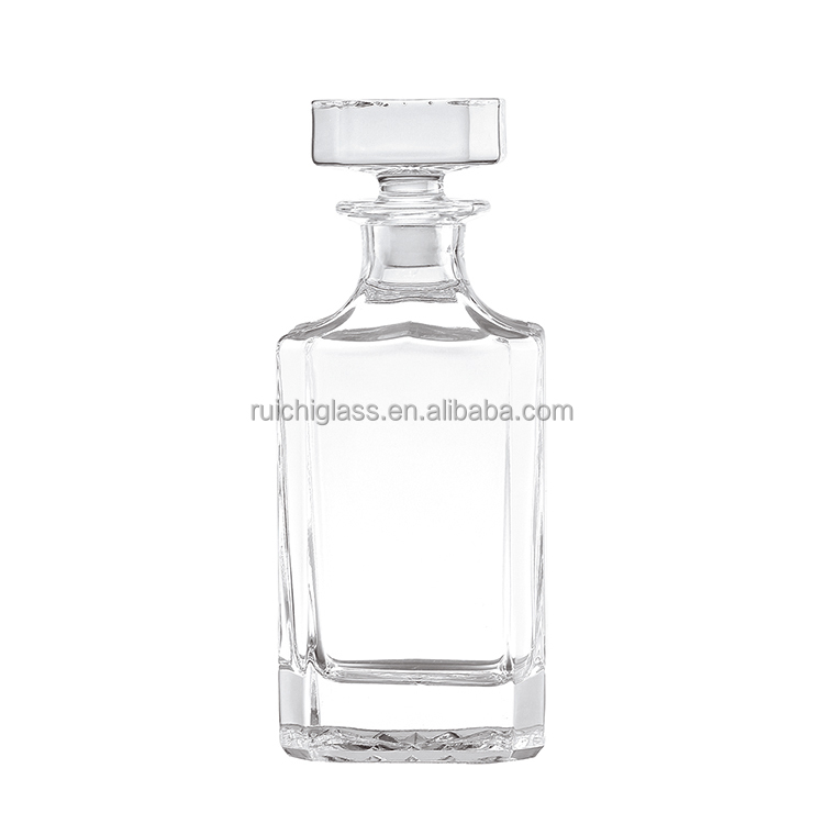 250ml 500ml 750ml Vodka Gin Whiskey Glass Bottles with Cork Made of Super Flint Glass