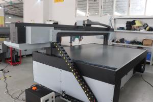 China Inkjet Digital Flatbed LED UV Printer Sturdy Flat Bed UV Printer factory