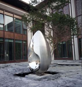 China LED Out Door Garden Ornaments Statues Modern Stainless Steel For Park Decoration factory