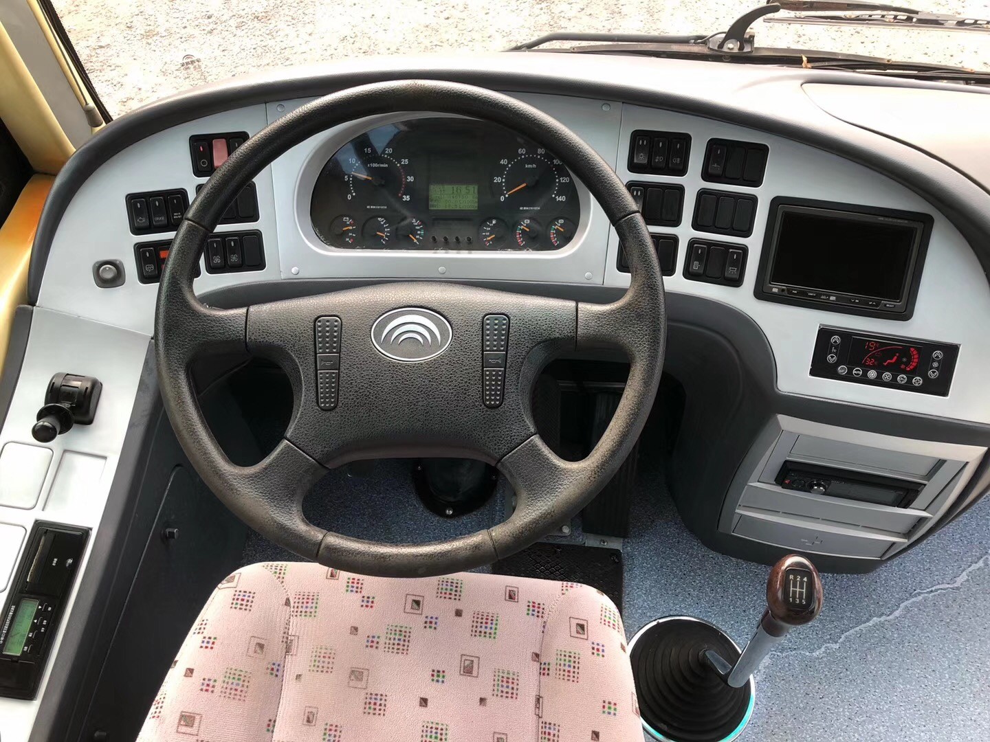 Second Hand Commuter Used Yutong Buses 49 Seats Rhd Lhd Diesel Engine Transportation
