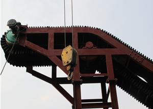 China Heat Resistant Cement Side Wall Conveyor 90 Degree Slant Angle factory
