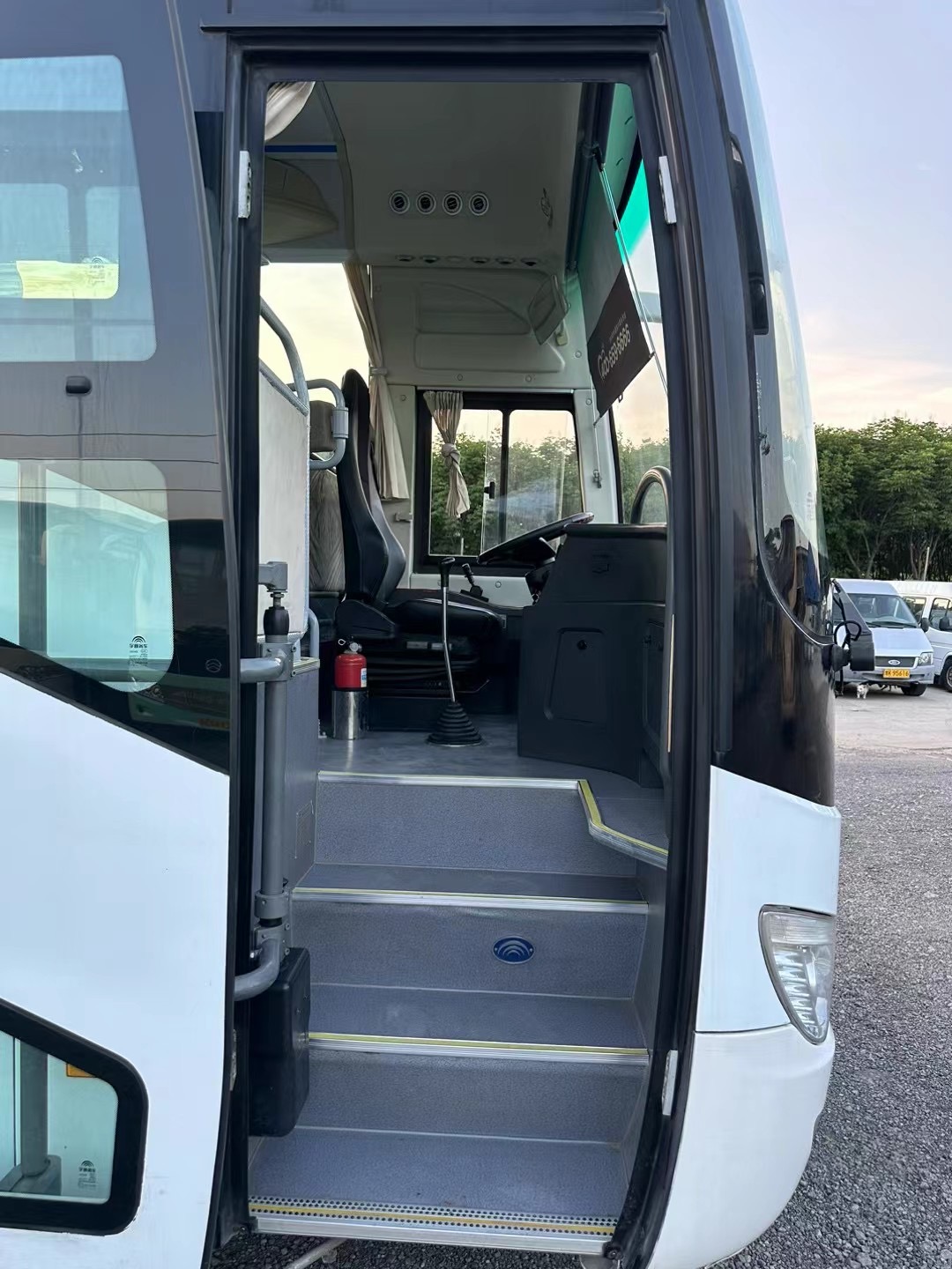 Used Higer Bus 6119 Diesel 51 Seats Yuchai Engine 2014 Year Type with Seat Cover