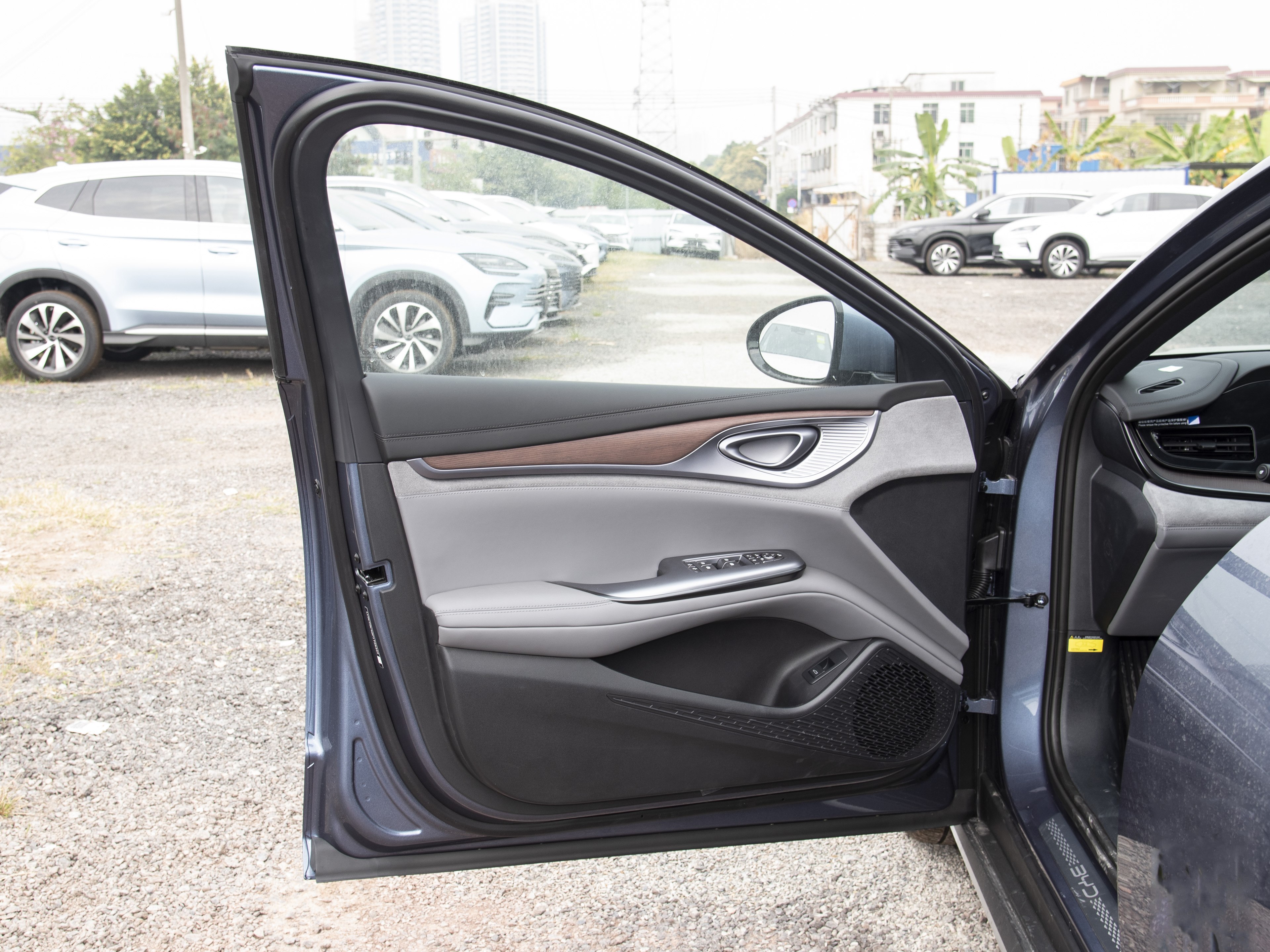 4800*1875*1460 Size Medium Car 2024 BYD Seal DM-i Electric Plug-in Hybrid Left Hand Drive Long Range Chinese Energy Vehicle