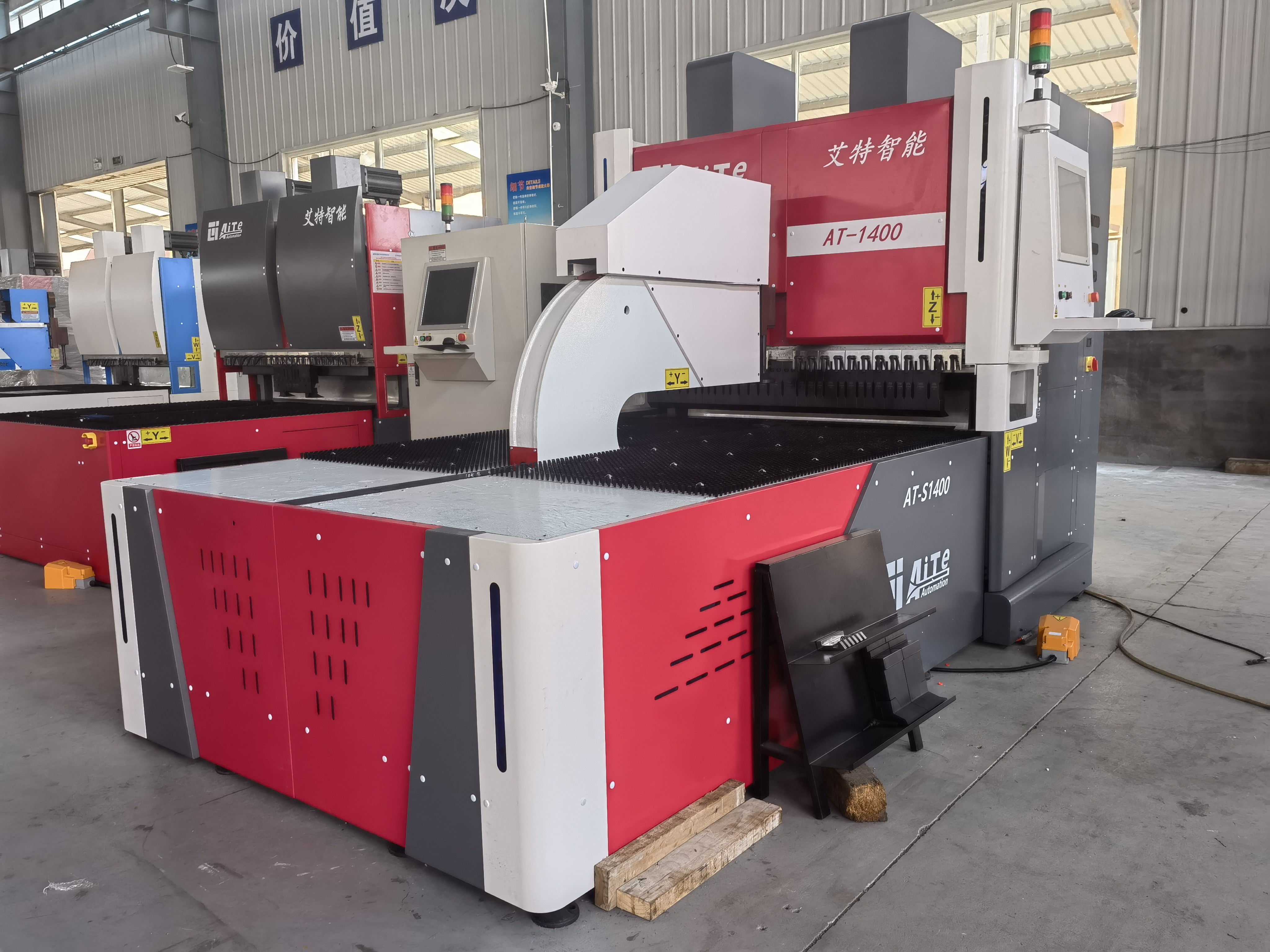 Stainless Steel CNC Sheet Metal Bender 1400mm Sheet Metal Panel Benders