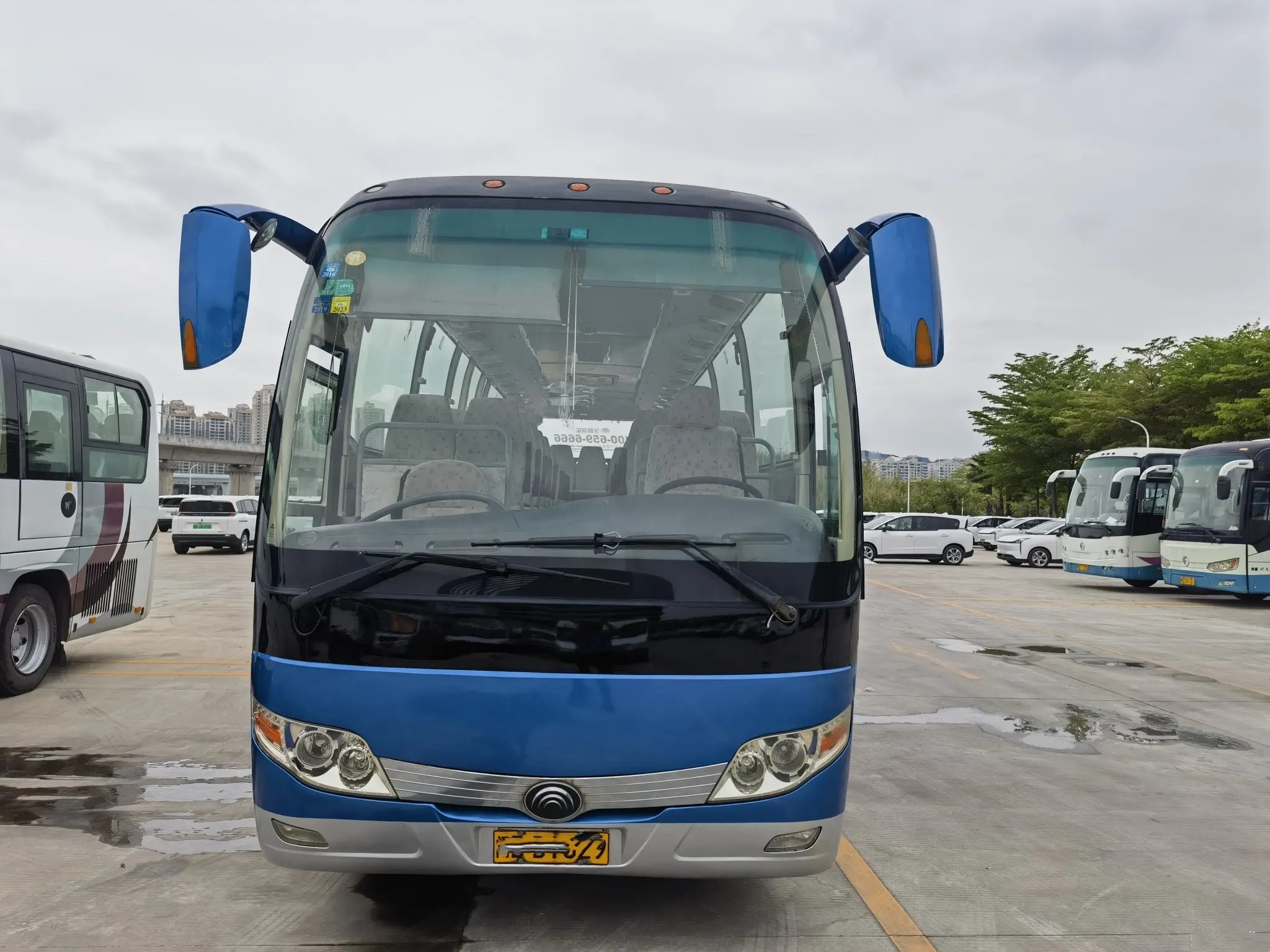 Used Shuttle Bus 45 Seats Big Luggage Compartment 10.5 Meters Yuchai Engine Middle Door 2nd Hand Yutong Bus ZK6107