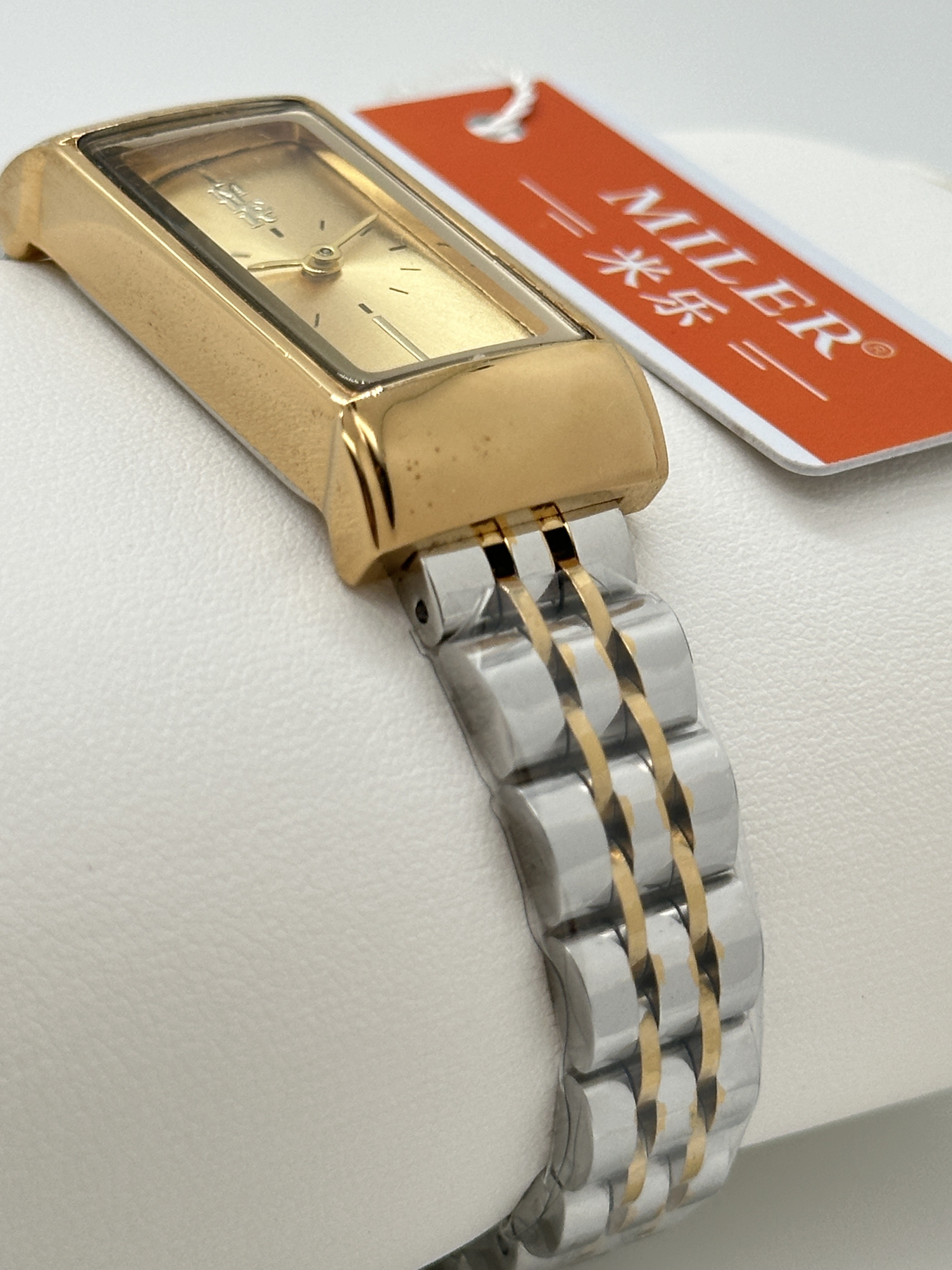 Custom Logo Fashion Quartz Wristwatch Timepiece Women Watch With Metal Strap