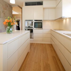 Solid Wood Veneer Kitchen Cabinet Modern Custom Creamy White