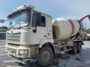 China 2017 Cylinder Industrial Concrete Mixer Trucks With High Reliability factory