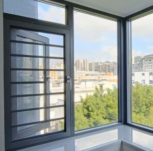 China Customizable Aluminum Swing Window Powder Coated Casement Swing Window factory