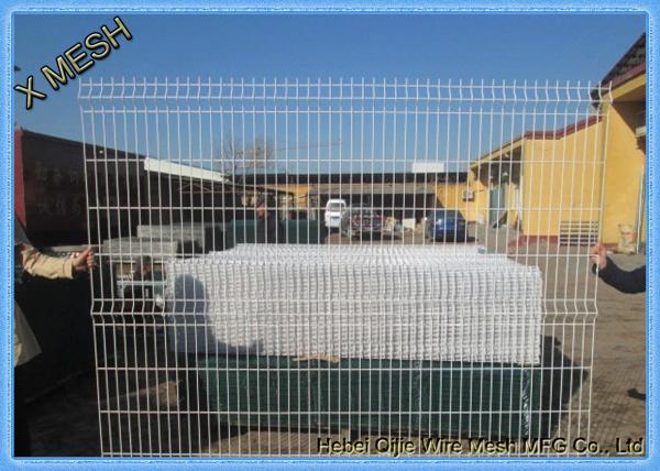 China Green Vinyl Coated Decorative 3D Fence Panels Welded Wire Mesh For Playground factory