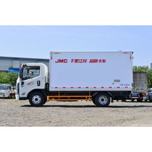 Jianglin 129 Horsepower 4x2 4.02 Meters Refrigerated Truck
