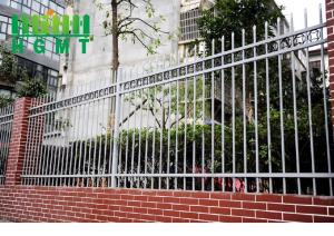 China Ornamental Galvanized Wrought Iron Steel Picket Fence For Garden factory