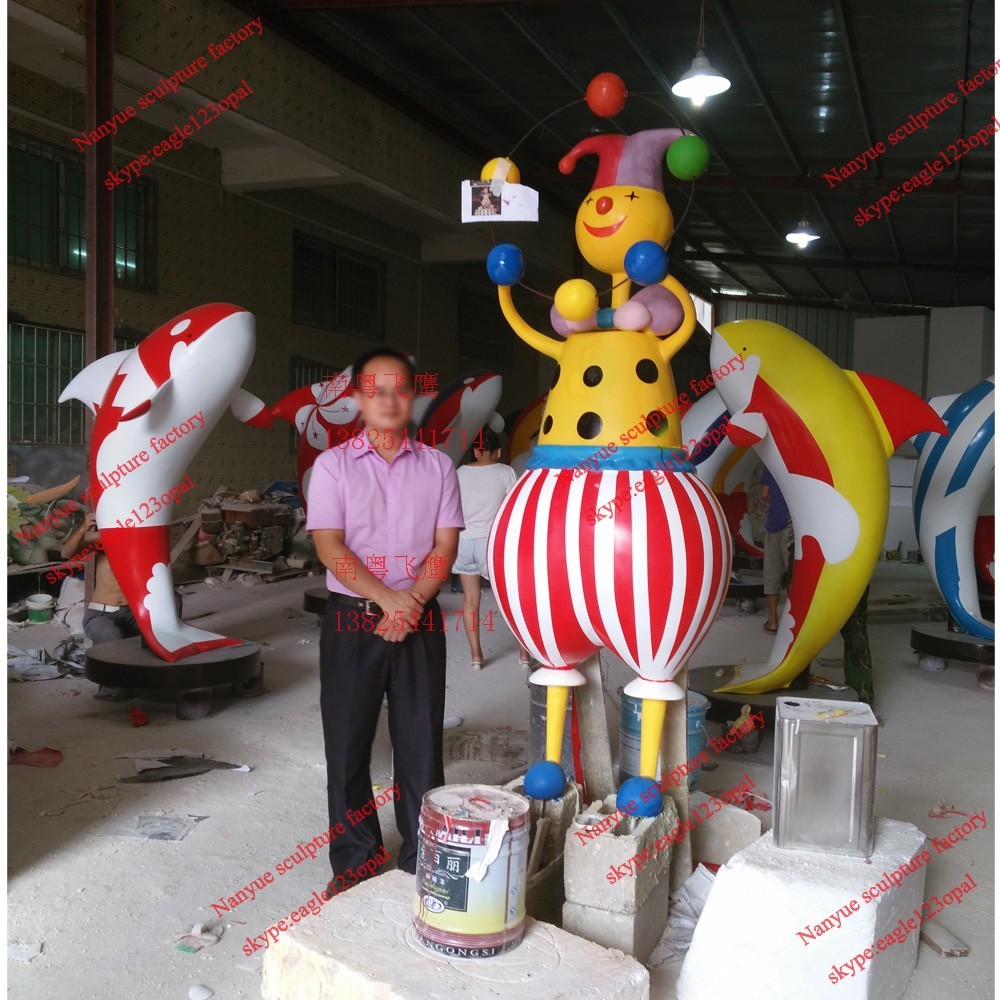 giant size theme park famous cartoon character statue clown of fiberglass as decoration in park