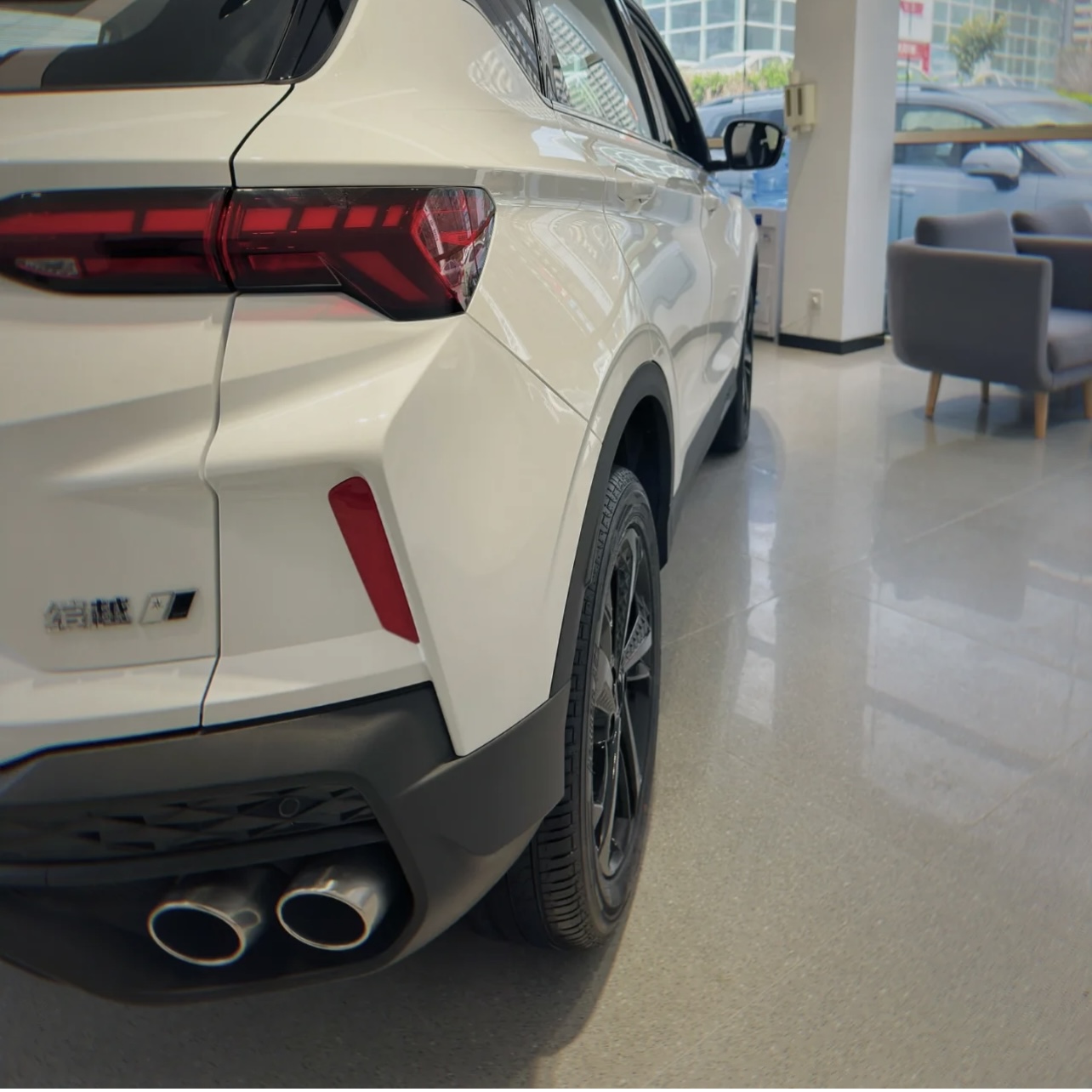 Geely Coolray Binyue 2023 Suv with Macpherson Front Suspension and 360° Rear Camera