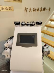 China 2024 6 In 1 40K Ultrasonic Vacuum Cavitation System Radio Frequency Laser Lose Weight Machine For Spa factory