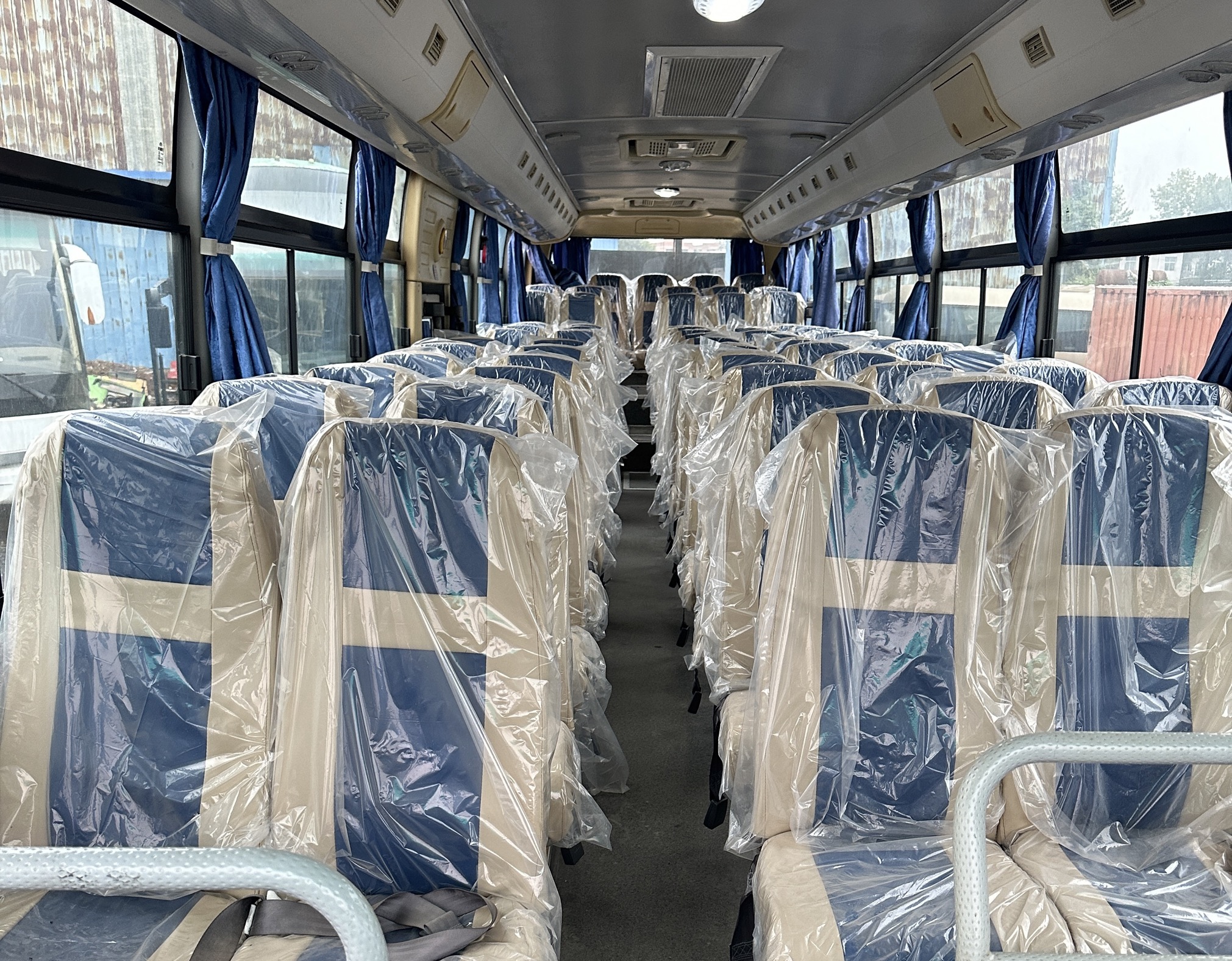 Used Buses of ZK6121 with 55-70 Seat Capacity in Euro 3 Emission Standard