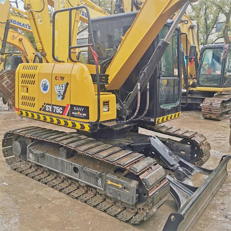 Earth-moving Machinery Rubber Track Sany 75 Mini Excavator Machine with Blade Used
