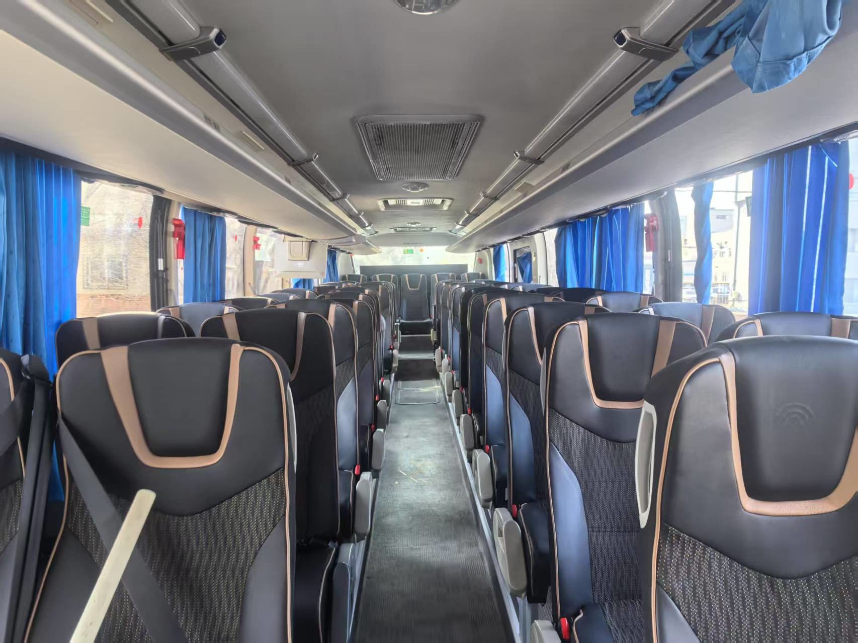 Yutong Bus 50 Seats Luxury 2021 Year Yutong ZK6128 Airbag Suspension Weichai Engine 336hp Tour Bus