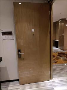 China ISO9001 Standard 150MM Thinkness Wood Bedroom Doors Sound Proof Door Panel factory