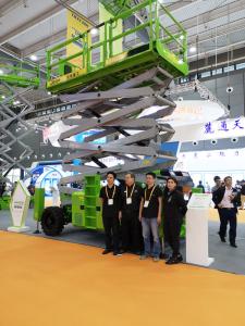 China Hydraulic Scissor Lift Platform Aeial Working Platform 16m Height factory