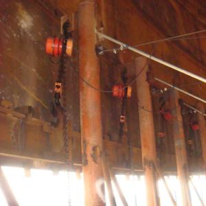 China 2 Chain Falls Electric Chain Hoist With 10m Lifting Height For Light Oil Tank factory