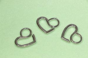 China 20mm Decorative Clothing Buttons Heart Shaped Bright Silver Multiapplication factory