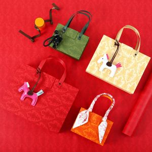 Luxury 250gsm Cardboard Custom Paper Packaging Box With Handle