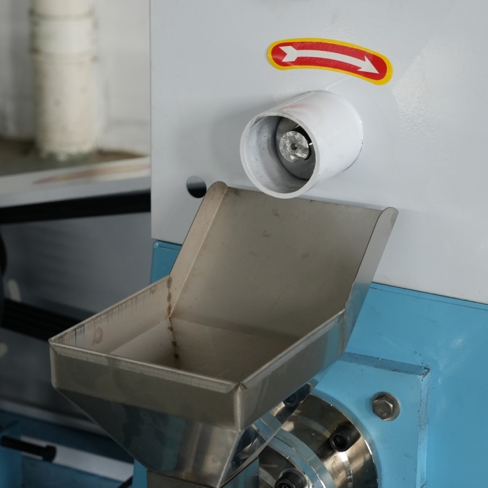 Low Noise Aquatic Fish Feed Pellet Machine Maker 8cm Screw 350kg/ H