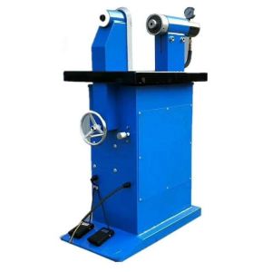 China Three Die Six Blow Rivet Making Machine With High Accuracy factory