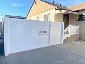 China Solid Panel Plastic Garden Pool House Villa Picket 8 Vinyl Fence factory