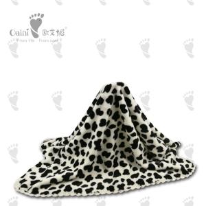 China Leopard Skin Pattern PP Cotton Stuffed Baby Loveable Infant Quilt For Newborn factory