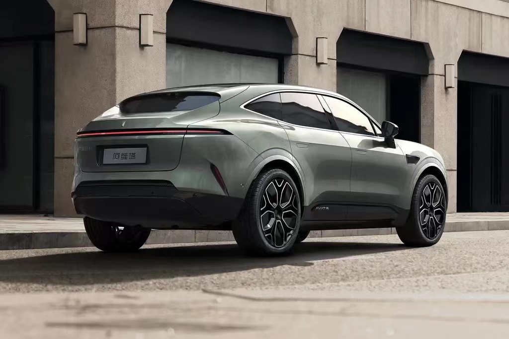 AVATR-11 2024 Dual Motor Electric Car with Panoramic Sunroof 555km NEDC Range and 200km/h High Speed Maximum Power 435kW