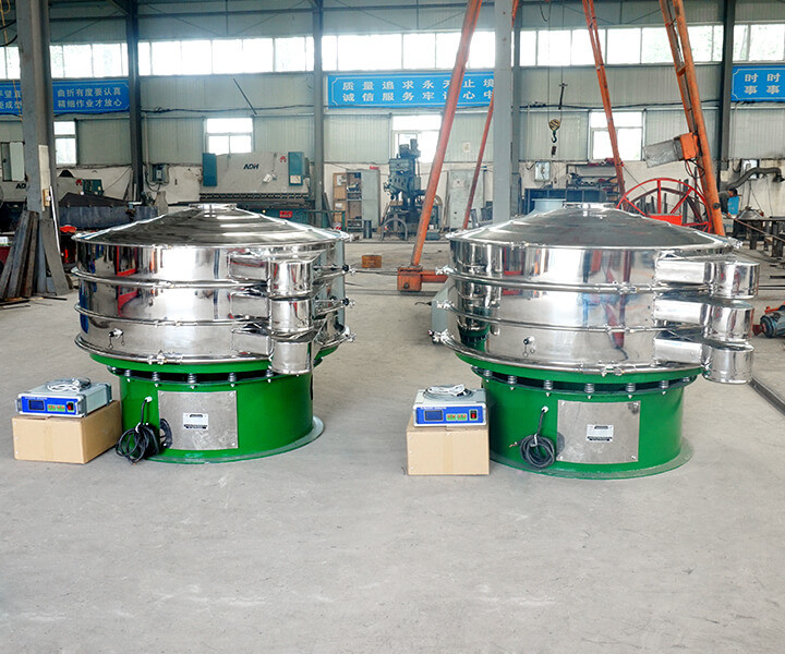 Large output, strong and durable vibrating screen
