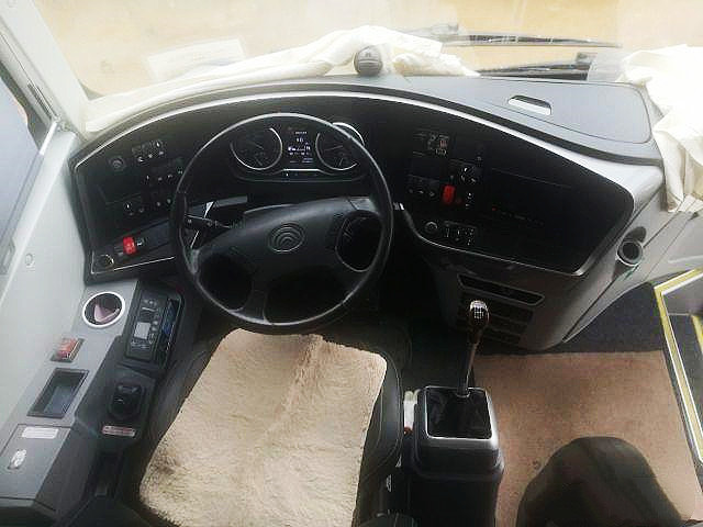 Second Hand Buses Yutong Left Steering ZK6906 Buses And Coaches 38seats weichai 270hp