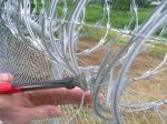 New products sell like hot cakes Stab blade thorn rope anti-theft cage gill net