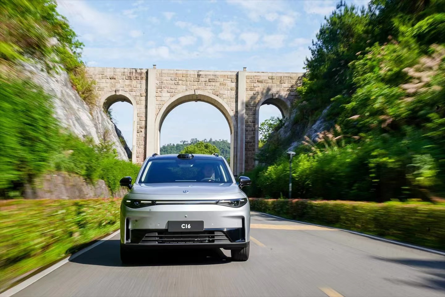 Leapmotor C16 6 Seater Medium And Large SUV with 520Km Long Range and Maximum Speed up to 170 km/h