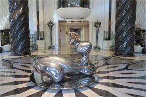 China Large Size Stainless Steel Metal Sculpture For Indoor Hotel Public Decoration factory