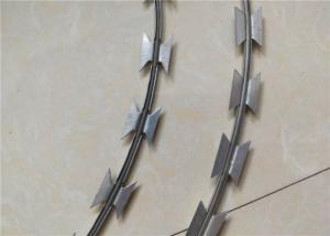 China Mesh Concertina Barbed Wire For Razor Blade Fencing , Galvanized Barbed Wire factory