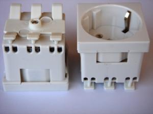 China Multi Color Germany European Wall Plug , European Electrical Outlet 250VAC 16A factory